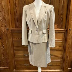 Tahari tan suit jacket skirt sz 12